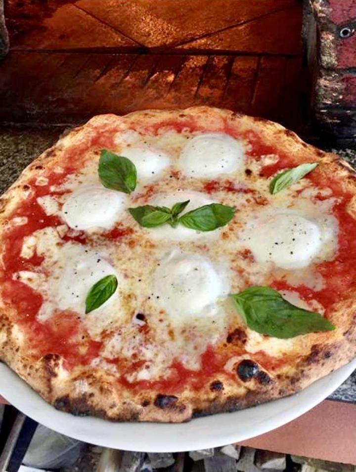 Pizzas généreuses et savoureuses 