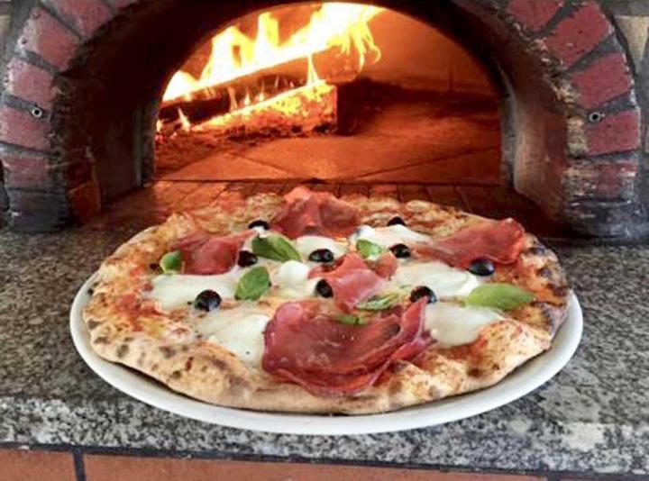 Pizzas généreuses et savoureuses 