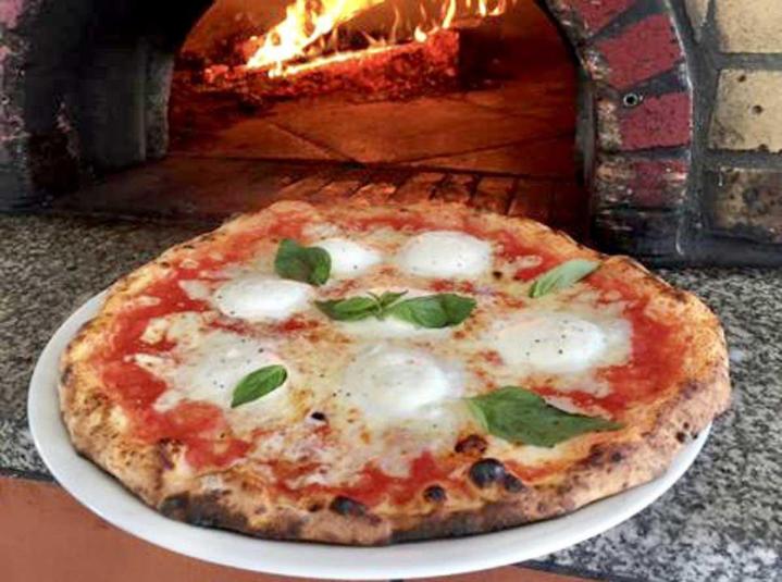 Pizzas généreuses et savoureuses 